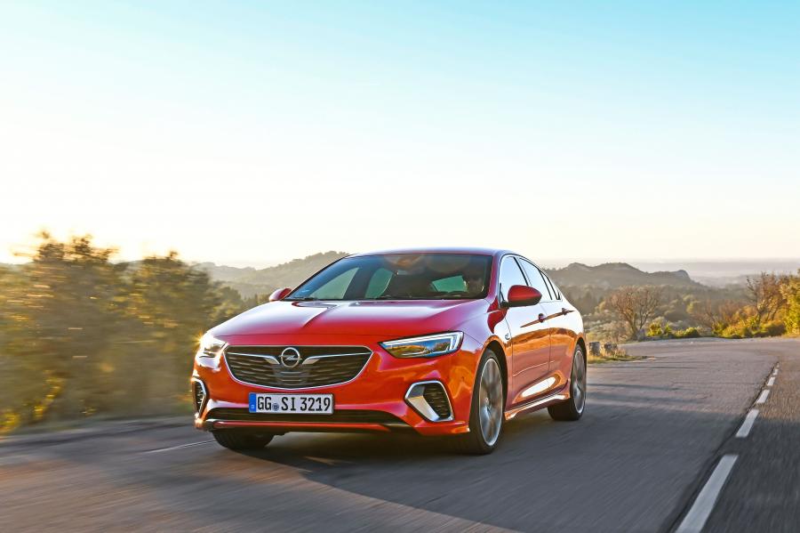  Opel Insignia GSi 2017 года  (фото 19 из 45)